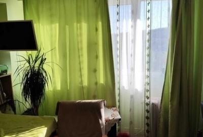 Alexandru - Piata Voievozilor - 3 camere decomandat - etaj intermediar - 5