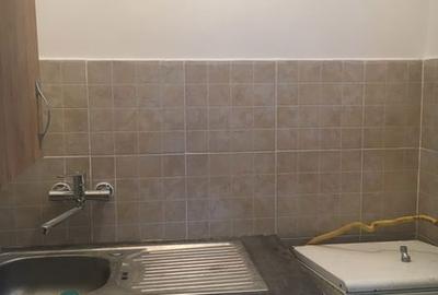 Garsonieră în Titan