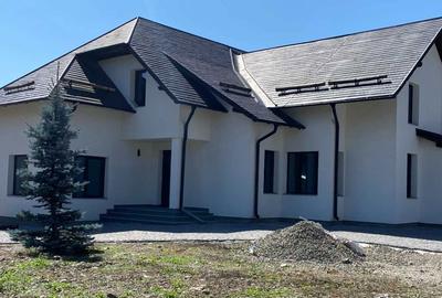 Casă cu 4 camere în Central - 1