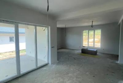Casă cu 5 camere cu Teren 530 Mp în Satu Nou de Jos - 2