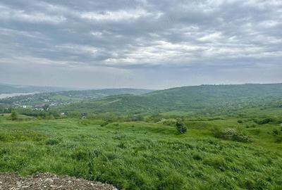 Teren de 5100 mp, în Aroneanu - 5