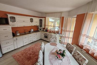 Casa 7 camere, 4 grupuri sanitare, curte si gradina Casa 7 camere, 4 grupuri sanitare, curte si gradina - 18