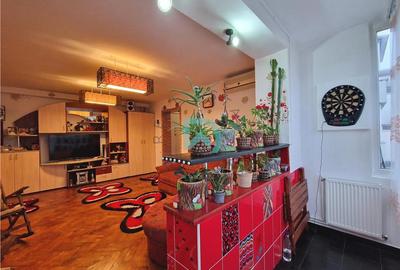 Apartament cu 3 camere semidecomandat în Tractorul - 2