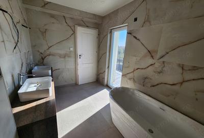 Casă cu 5 camere cu Teren 440 Mp în Săcălaz