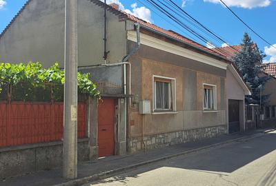 Casă cu 3 camere în Central - 1