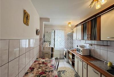 Apartament cu 3 camere decomandat în Valea Aurie - 15