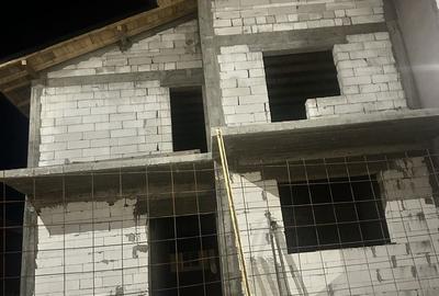 Casă cu 4 camere în Exterior Vest