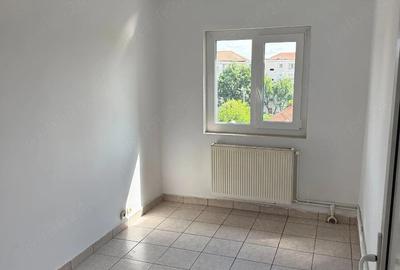 Apartament cu 3 camere decomandat în Lipovei - 4