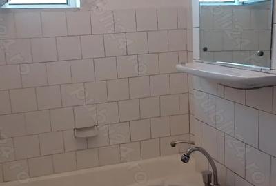 Vand apartament 3 camere decomandate, 3 balcoane, micro 38, bloc Z , etaj 4 din 5 - 3