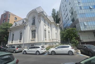 Casă individuală cu 22 camere în Calea Victoriei