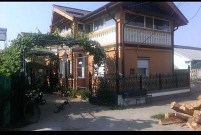 Casă cu 4 camere în Central - 2