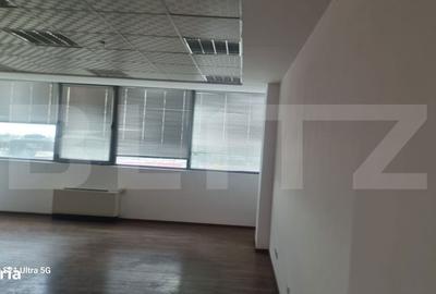 Spațiu comercial, de 1,600 mp, în Central - 6