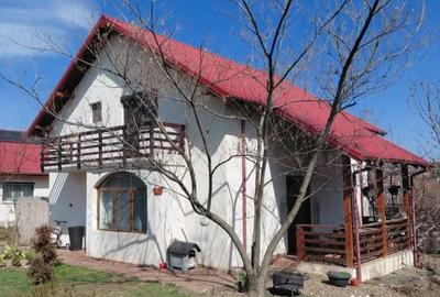 Casă cu 4 camere cu Teren 700 Mp în Șendreni