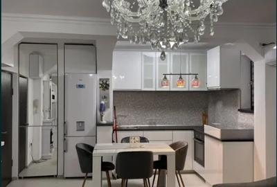 Metrou Piata Romana,renovat,boxa ,mobilat si utilat complet lux - 2