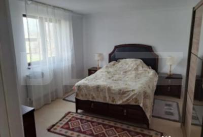 Casă cu 5 camere cu Teren 3000 Mp în Central