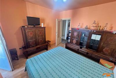 3 camere decomandat etaj 4 10 Dambovita centrala proprie - 6