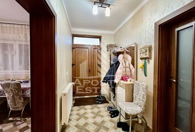 Casa individuala renovata, 2 fronturi stradale, centrala proprie - 12