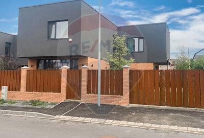 Casa ultramoderna cu 4 dormitoare, de inchiriat, cartierul Tineretului - 1