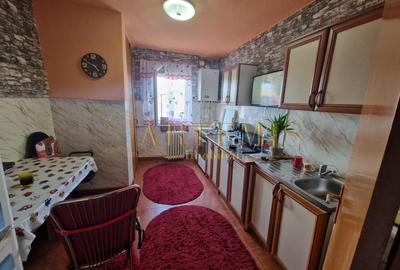Apartament de 3 camere, decomandat, 64mp., zona Independentei. - 1