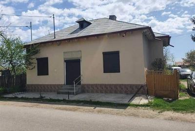 Casă cu 7 camere cu Teren 1400 Mp în Căldărăști - 1