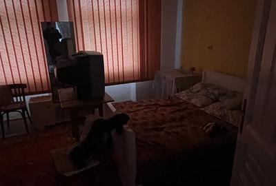 Casă cu 5 camere cu Teren 1439 Mp în Sintești - 2