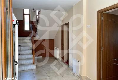 Casă cu 7 camere cu Teren 870 Mp în Sânmartin - 1