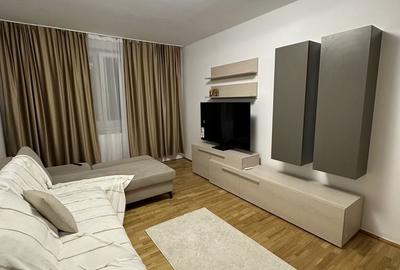 Apartament cu 3 camere semidecomandat în Berceni