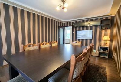 Apartament cu 3 camere decomandat în Răcădău