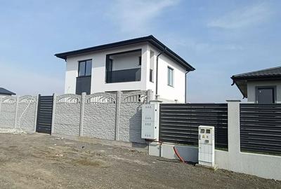 Casă cu 4 camere cu Teren 385 Mp în Berceni