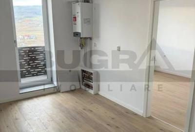 Apartament cu 3 camere semidecomandat în Chinteni