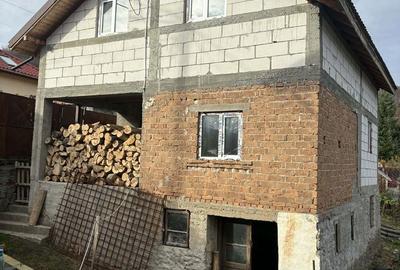 Casă cu 4 camere în Cetățeni - 6