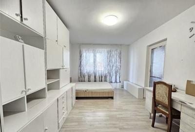 Apartament cu 4 camere semidecomandat în 7 Noiembrie - 8