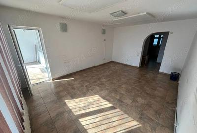 Apartament cu 4 camere decomandat în Central - 3