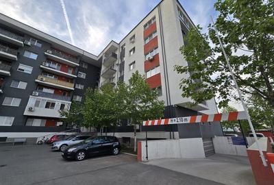 Apartament decomandat în Apărătorii Patriei