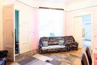 Apartament cu 5 camere decomandat în Central