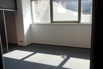 Vanzare cladire de birouri inchiriata integral - Yield 8% - 11