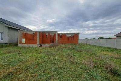 Casă cu 4 camere cu Teren 681 Mp în Tărian