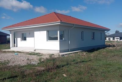 Casa finisata, cartier Beverly Hills, aproape de Oradea si de Baile Felix. - 1