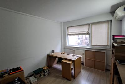 Apartament 3 camere, renovat, poziție retrasă (nu la bulevard) – Metrou 500 m - 59