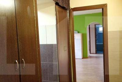 Apartament cu 2 camere semidecomandat, mobilat în Simeria - 4