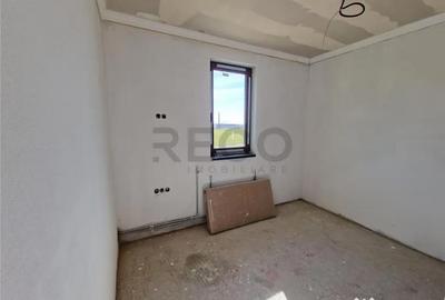 Casă cu 3 camere cu Teren 350 Mp în Borș - 2