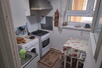 Titan-Liviu Rebreanu, bloc reabilitat, etaj 3/4, liber - 2