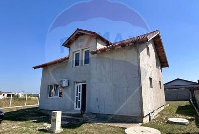 Casa  de vanzare la gri cu 4 camere,teren 552mp in Les
