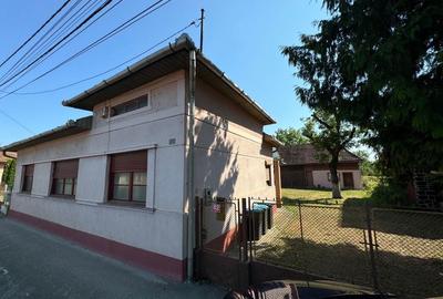 Casă cu 3 camere în Central