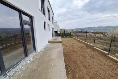 Duplex cu 4 camere cu Canalizare în Borhanci - 1