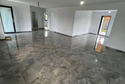 Casă cu 4 camere cu Teren 700 Mp în Central - 9
