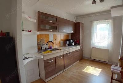 Apartament 3 camere, Complex studentesc