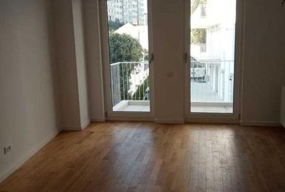 Apartament cu 3 camere decomandat în Ștefan cel Mare