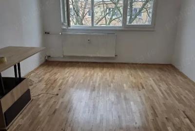 Apartament cu 3 camere semidecomandat, mobilat în Drumul Taberei