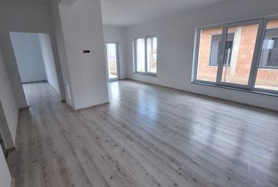 Casă cu 4 camere în Cihei